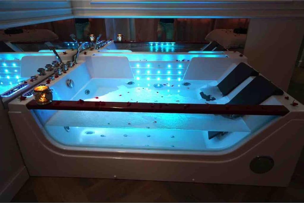 Apartament Glamour Prywatne Jacuzzi Starowislna Krakkó Kültér fotó
